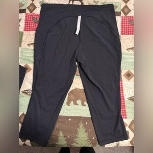 Black Cropped Lululemon Leggings-capris